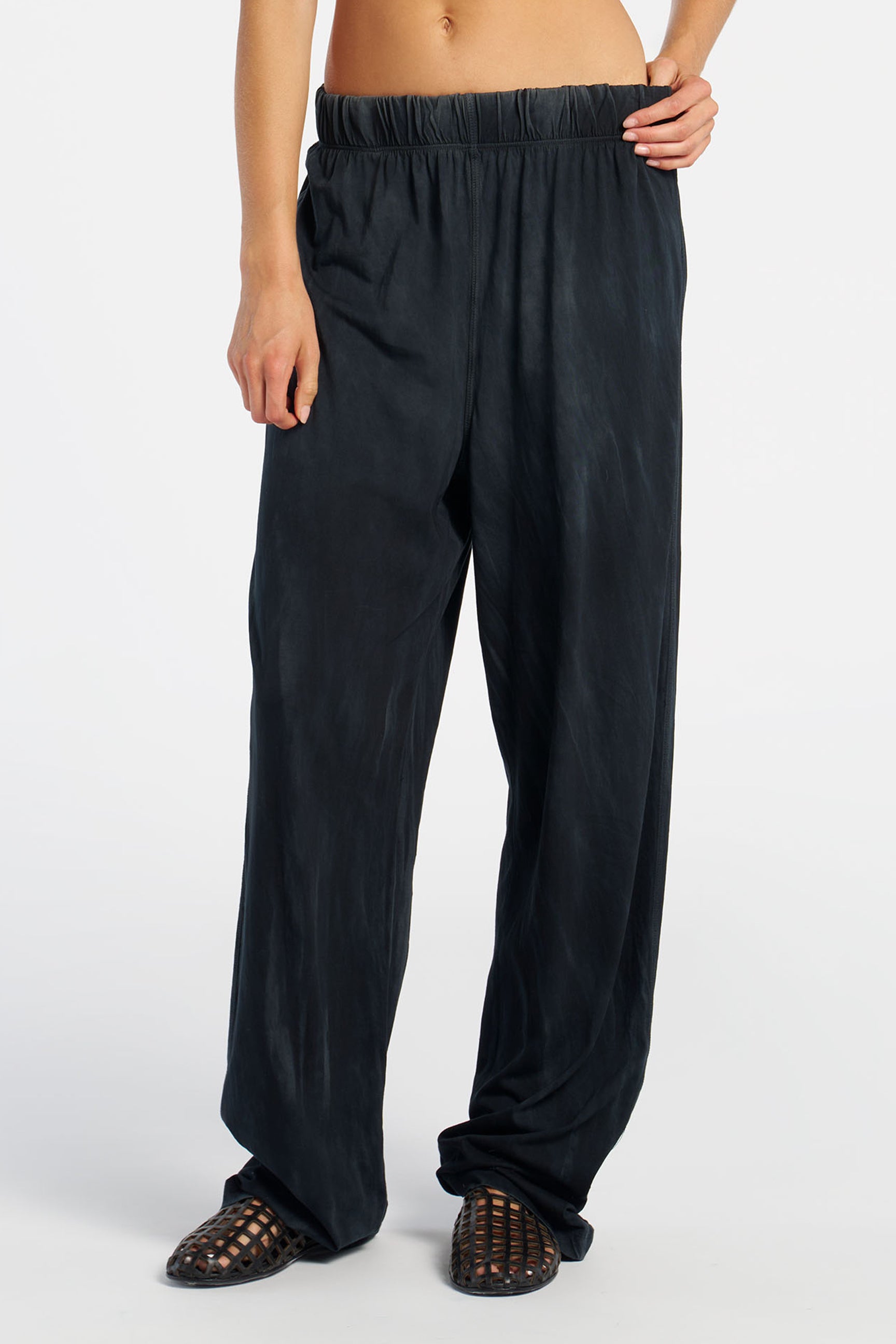 L'Appartement Comfort パンツ Standard Pant in Vintage Black - Premium Supima Cotton Loungewear